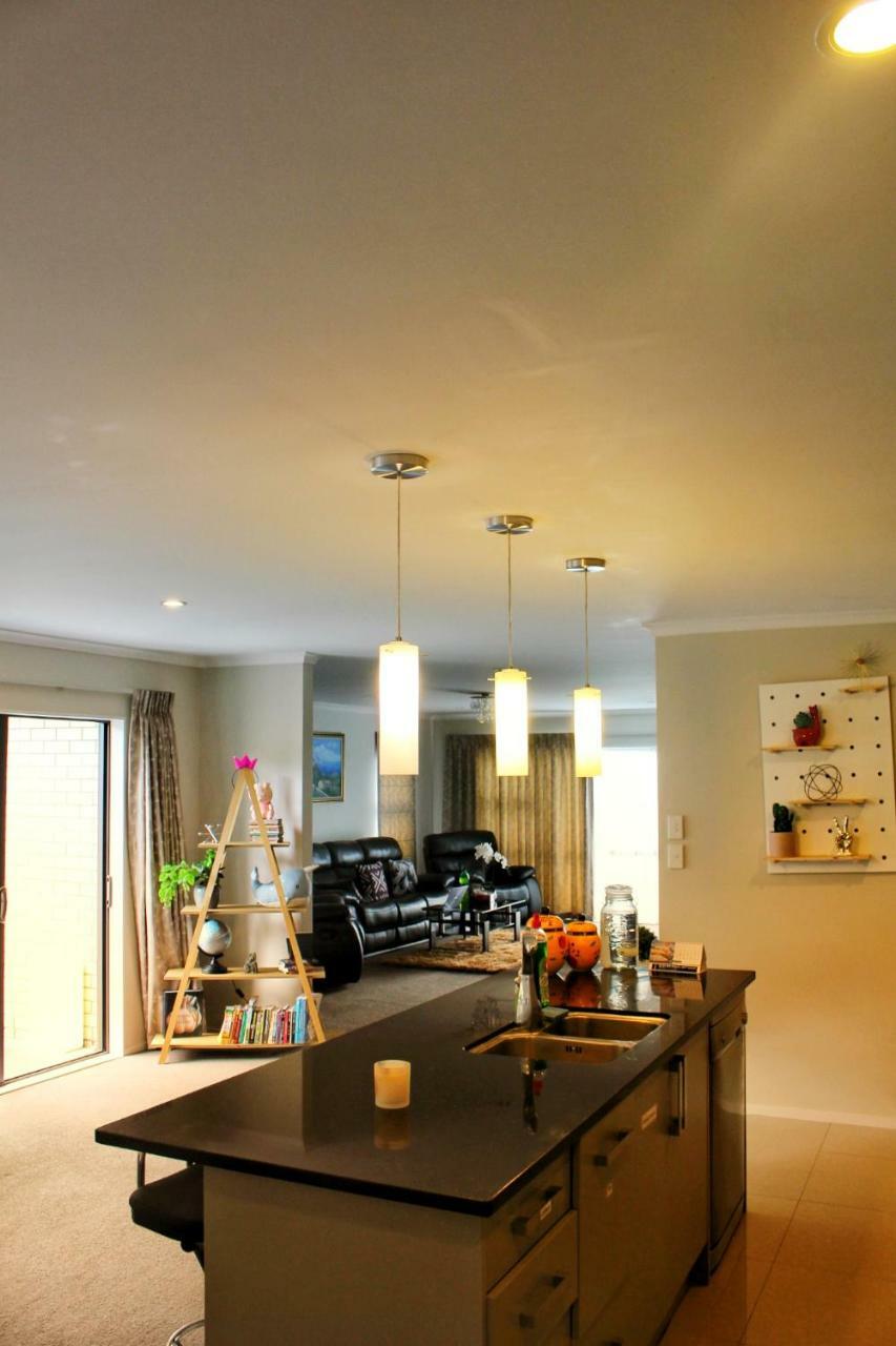 オークランドNorthwest Cozy Houseアパートメント エクステリア 写真